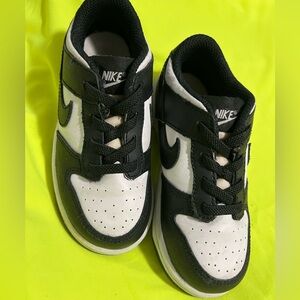 Nike Dunk Low "Panda" toddler’s black and white sneakers. Size 9.